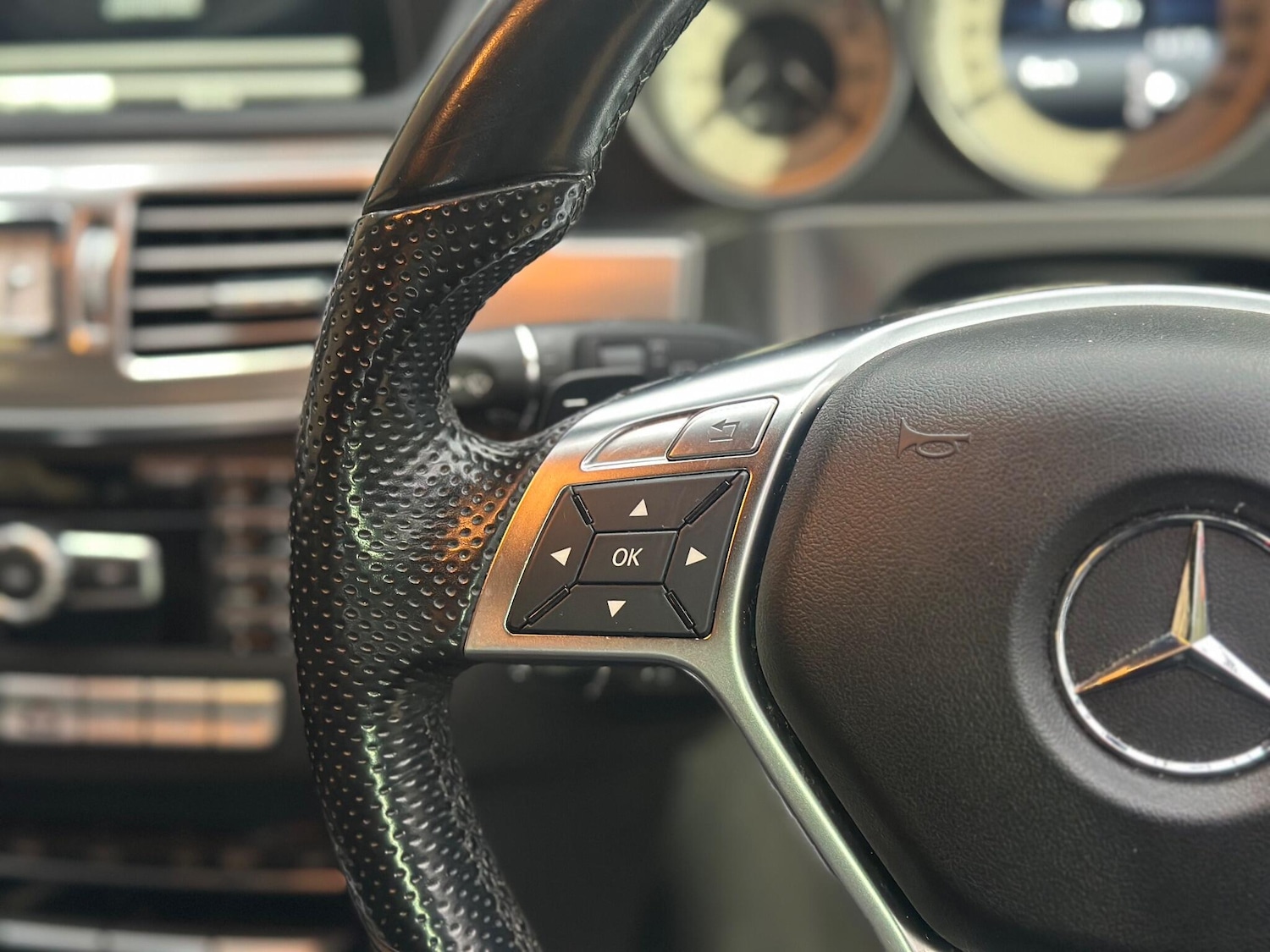 Used Mercedes-Benz E Class 2013 for sale - 76985685: Photo 32