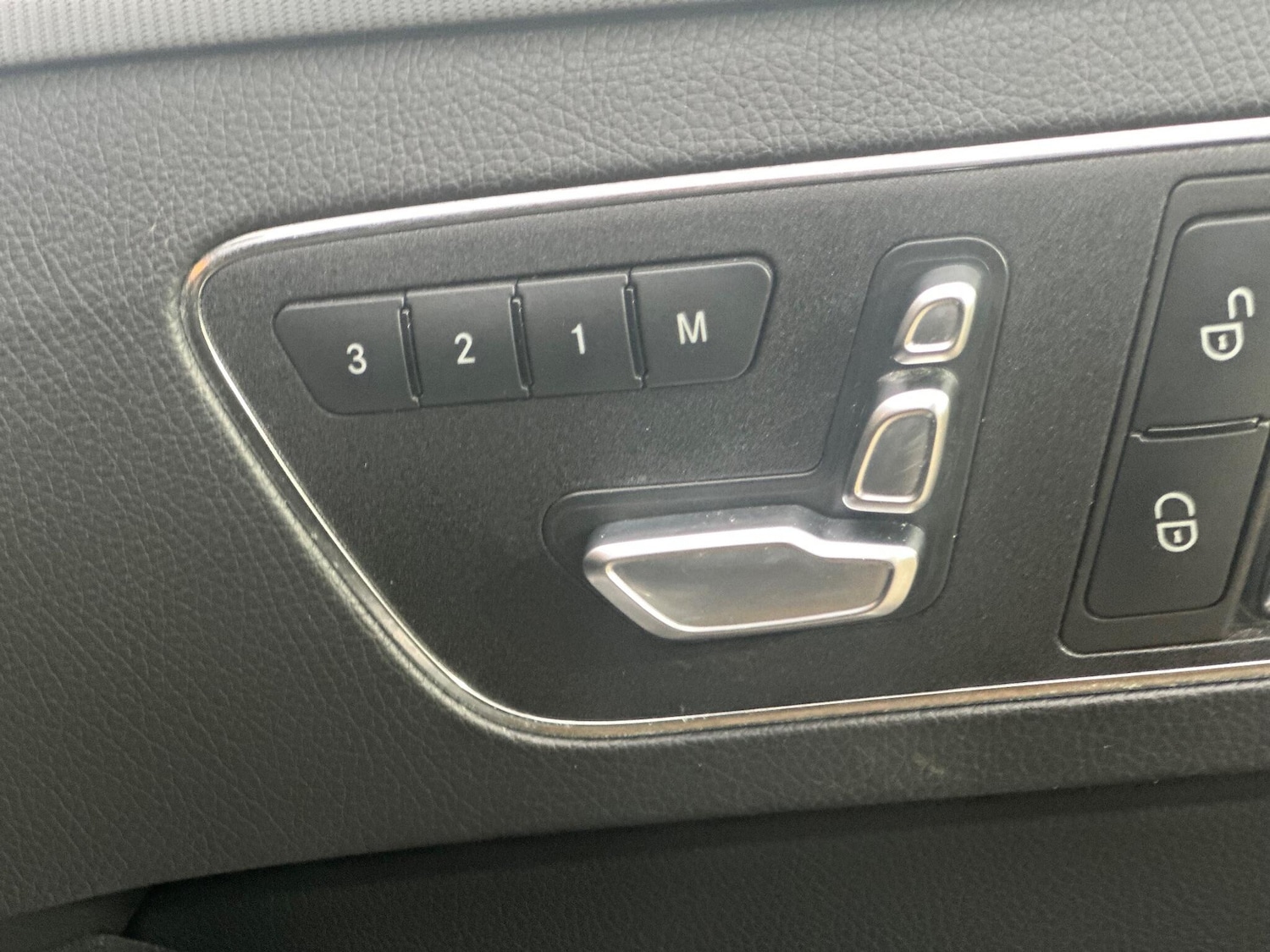 Used Mercedes-Benz E Class 2013 for sale - 76985685: Photo 35