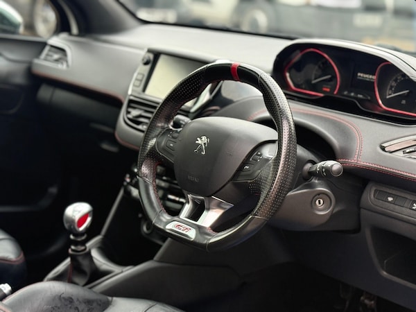 Used Peugeot 208 2015 for sale - 76273706: Photo 14