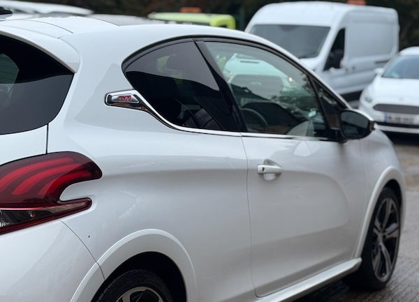 Used Peugeot 208 2015 for sale - 76273706: Photo 32