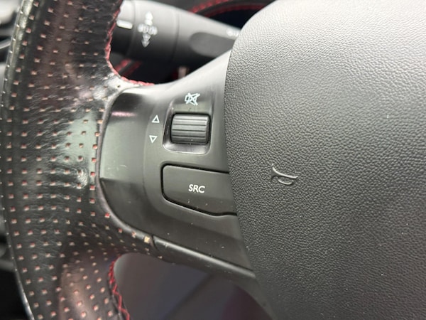 Used Peugeot 208 2015 for sale - 76273706: Photo 40