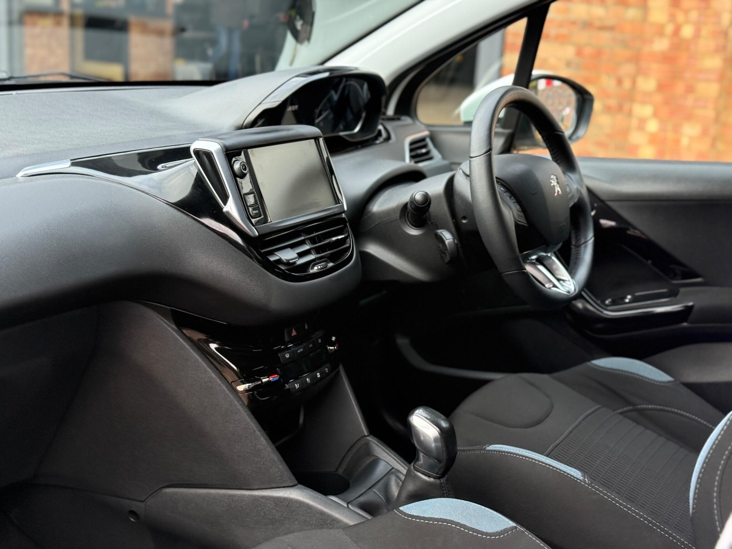 Used Peugeot 208 2015 for sale - 77327267: Photo 15