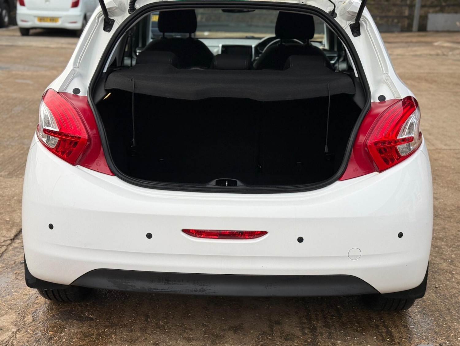 Used Peugeot 208 2015 for sale - 77327267: Photo 20