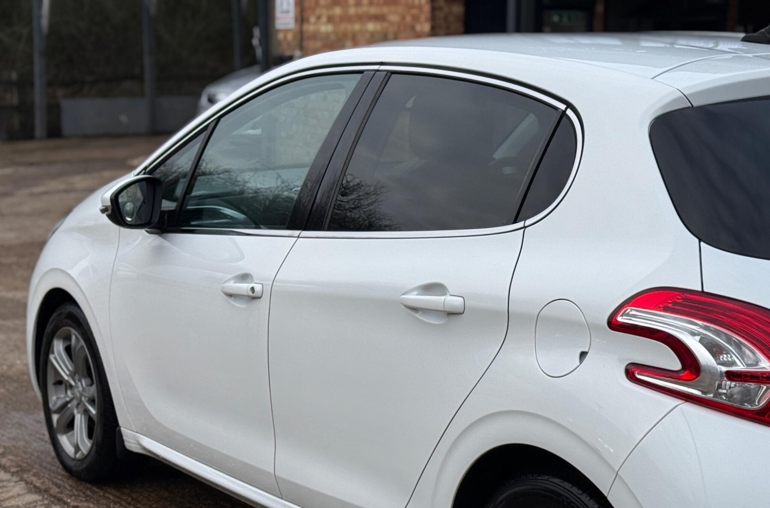 Used Peugeot 208 2015 for sale - 77327267: Photo 28