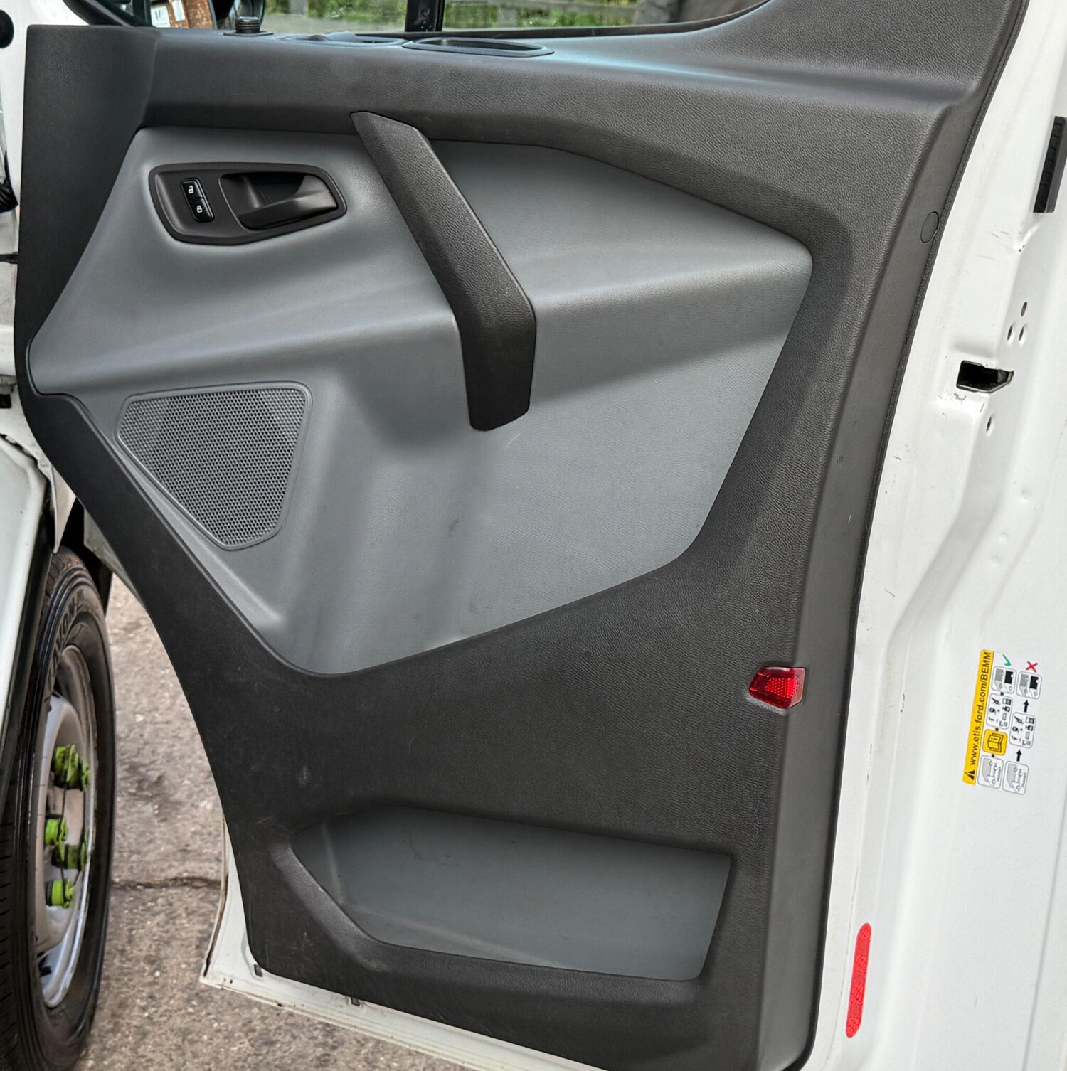 Used Ford Transit Custom 2017 for sale - 76341031: Photo 17