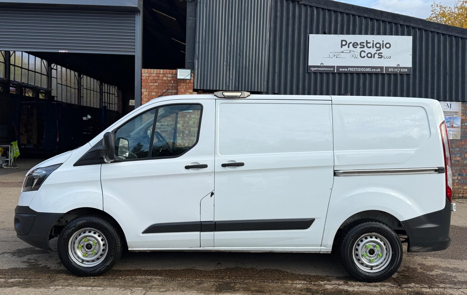 Used Ford Transit Custom 2017 for sale - 76341031: Photo 3