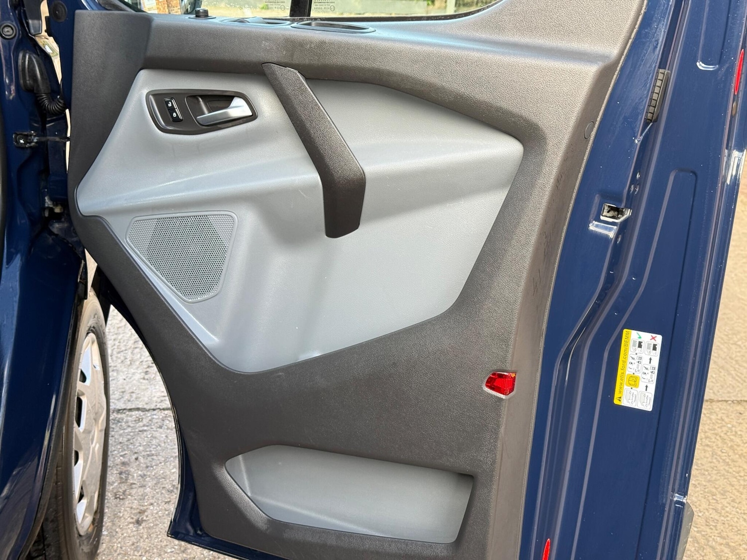 Used Ford Transit Custom 2017 for sale - 76436618: Photo 25