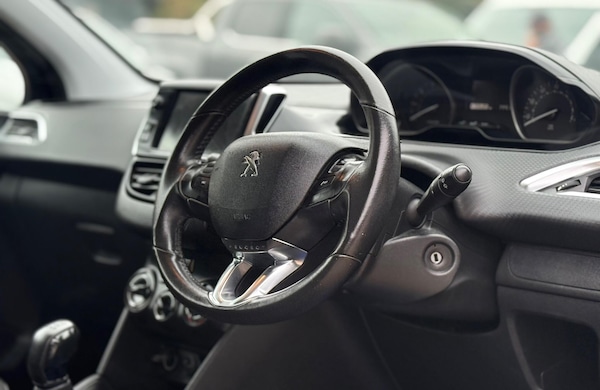 Used Peugeot 208 2018 for sale - 76236898: Photo 13