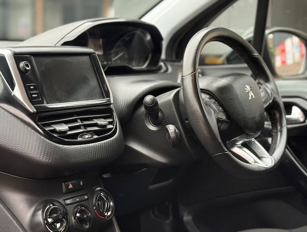 Used Peugeot 208 2018 for sale - 76236898: Photo 15