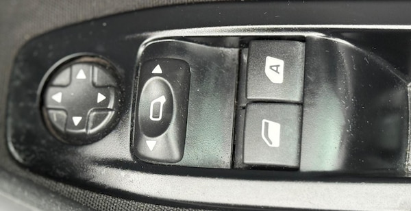 Used Peugeot 208 2018 for sale - 76236898: Photo 35