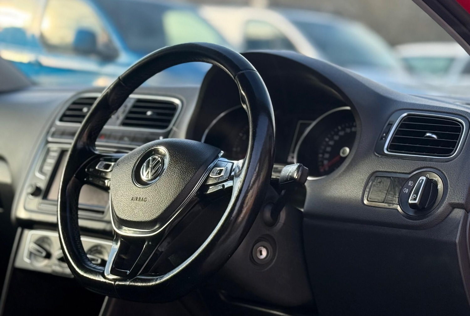 Used Volkswagen Polo 2015 for sale - 77118125: Photo 3