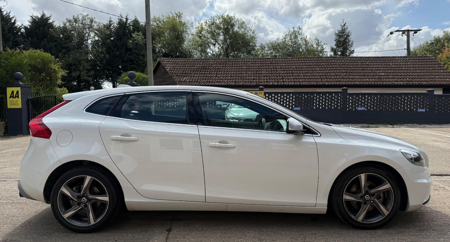 Used Volvo V40 2015 for sale - 76311669: Photo 11