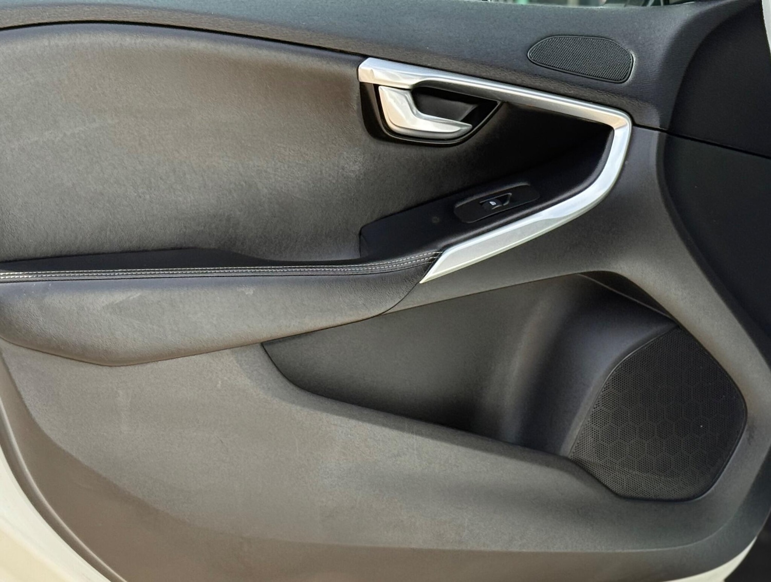 Used Volvo V40 2015 for sale - 76311669: Photo 18