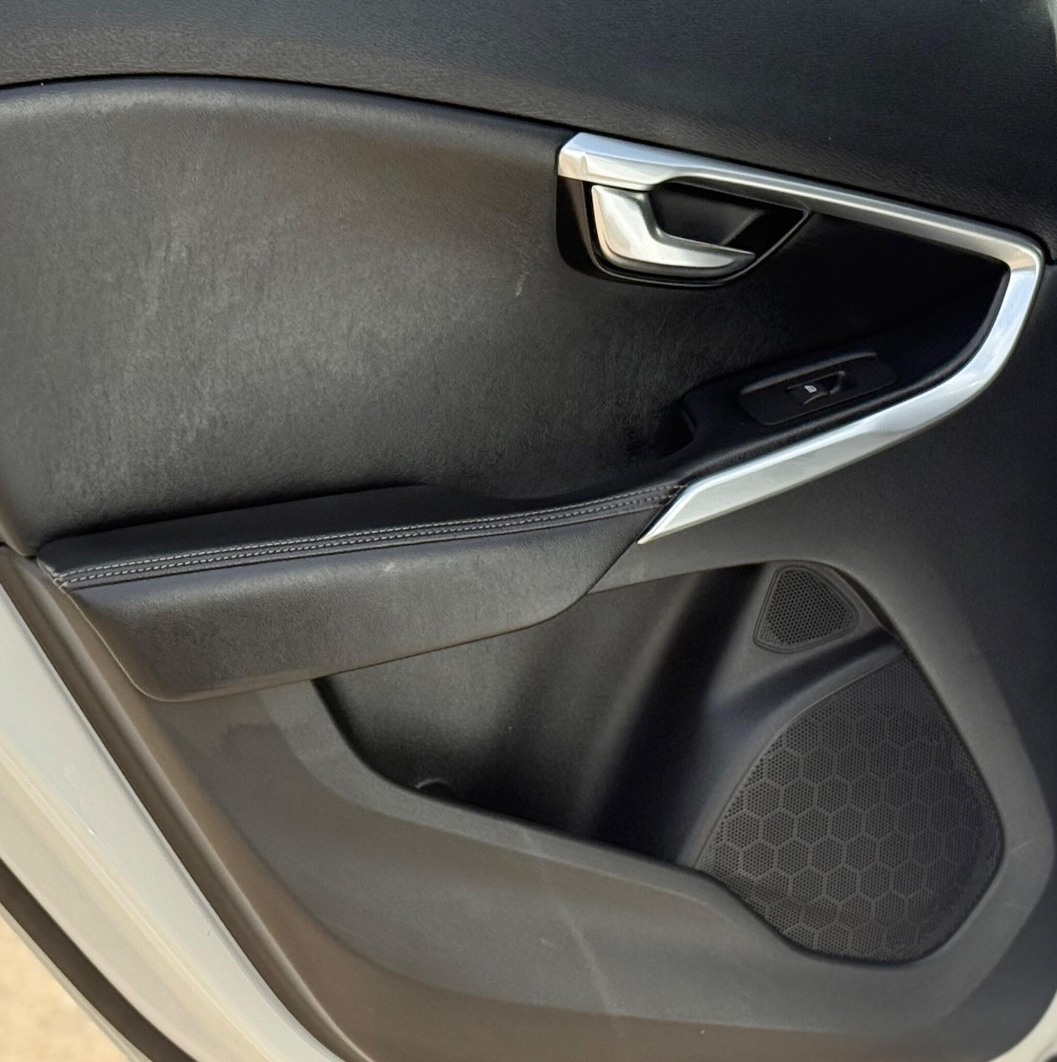 Used Volvo V40 2015 for sale - 76311669: Photo 19