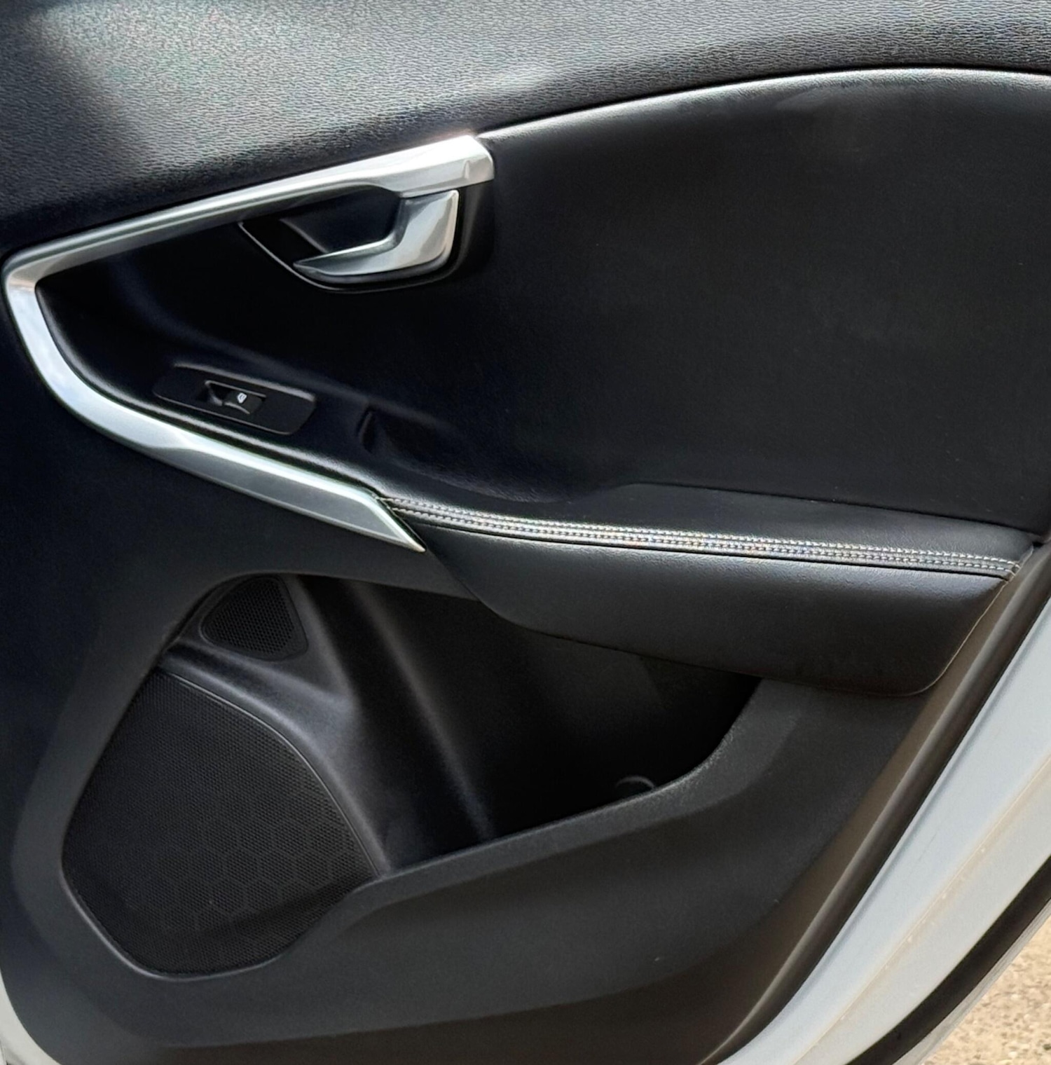 Used Volvo V40 2015 for sale - 76311669: Photo 23