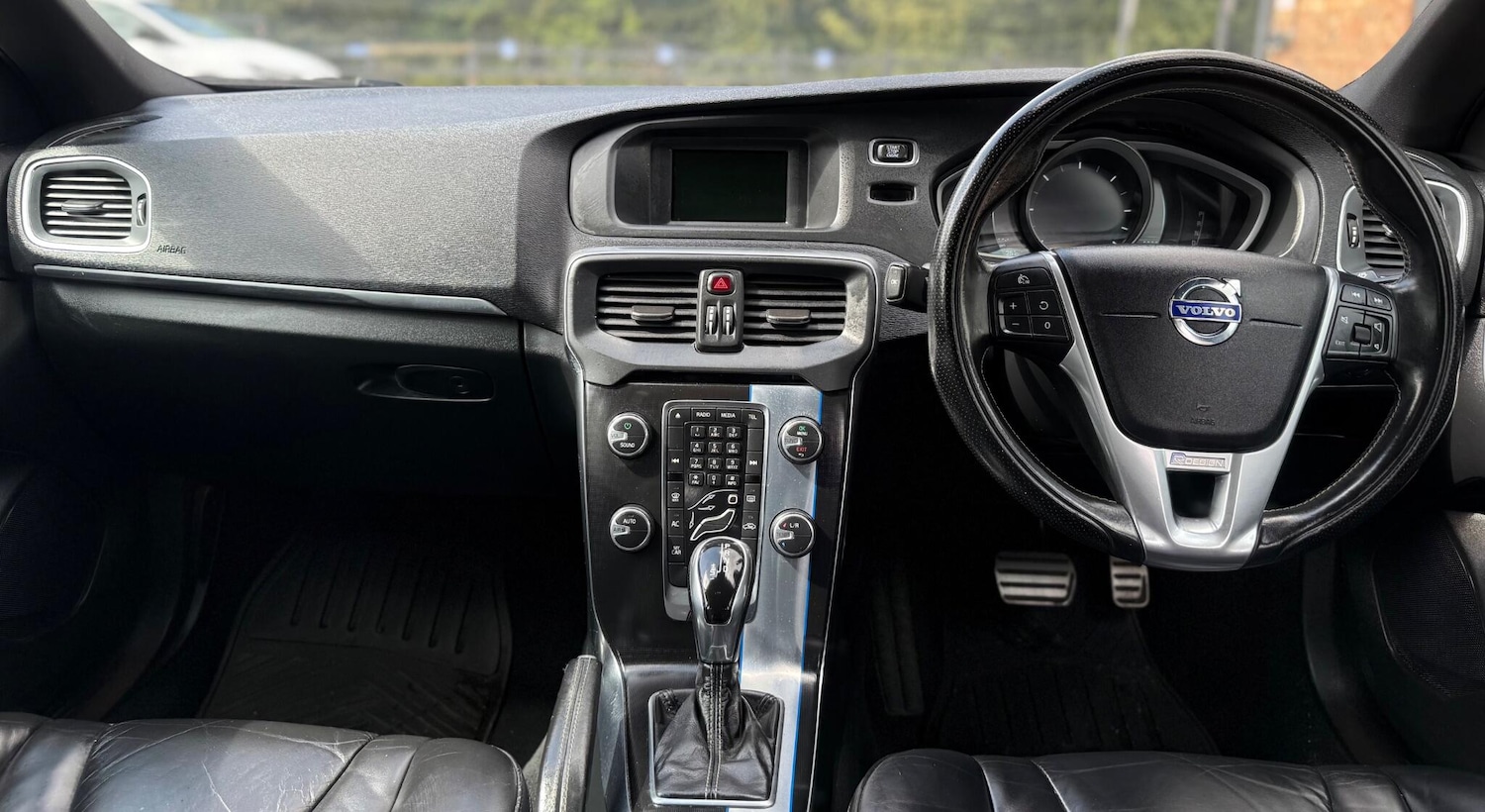 Used Volvo V40 2015 for sale - 76311669: Photo 24