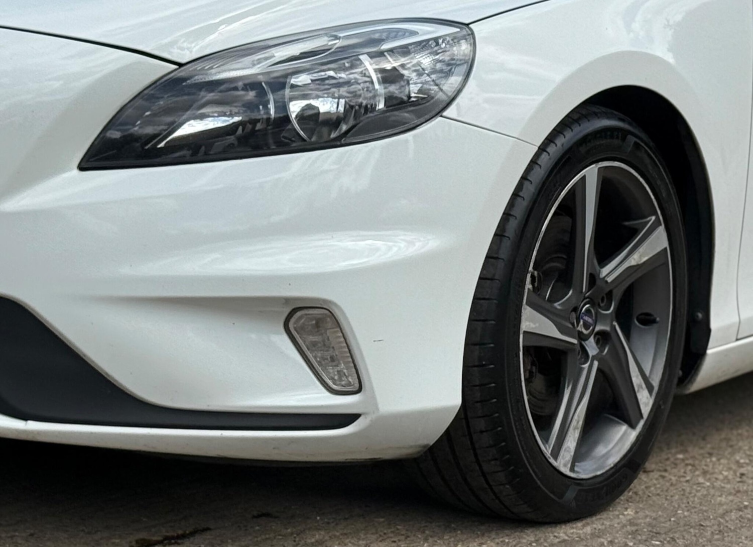 Used Volvo V40 2015 for sale - 76311669: Photo 29