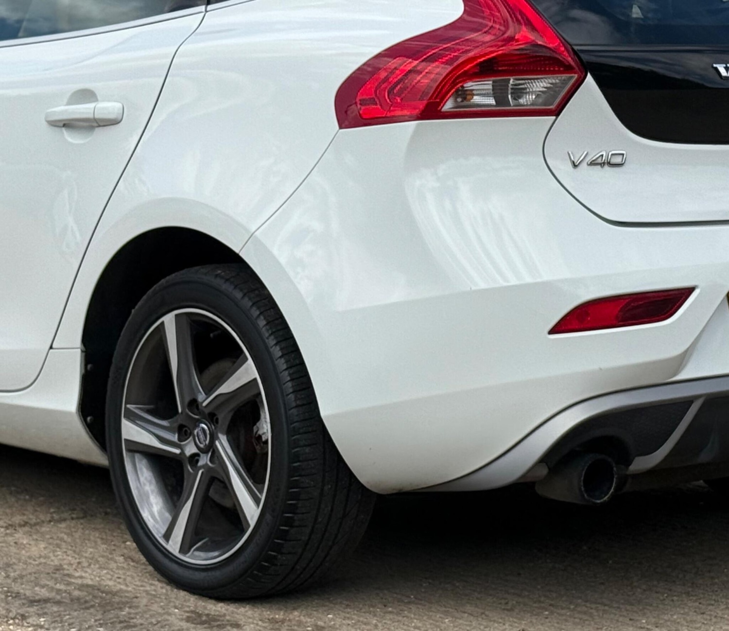 Used Volvo V40 2015 for sale - 76311669: Photo 32