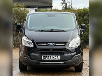 Used Ford Tourneo Custom 2018 for sale - 76830815: Photo