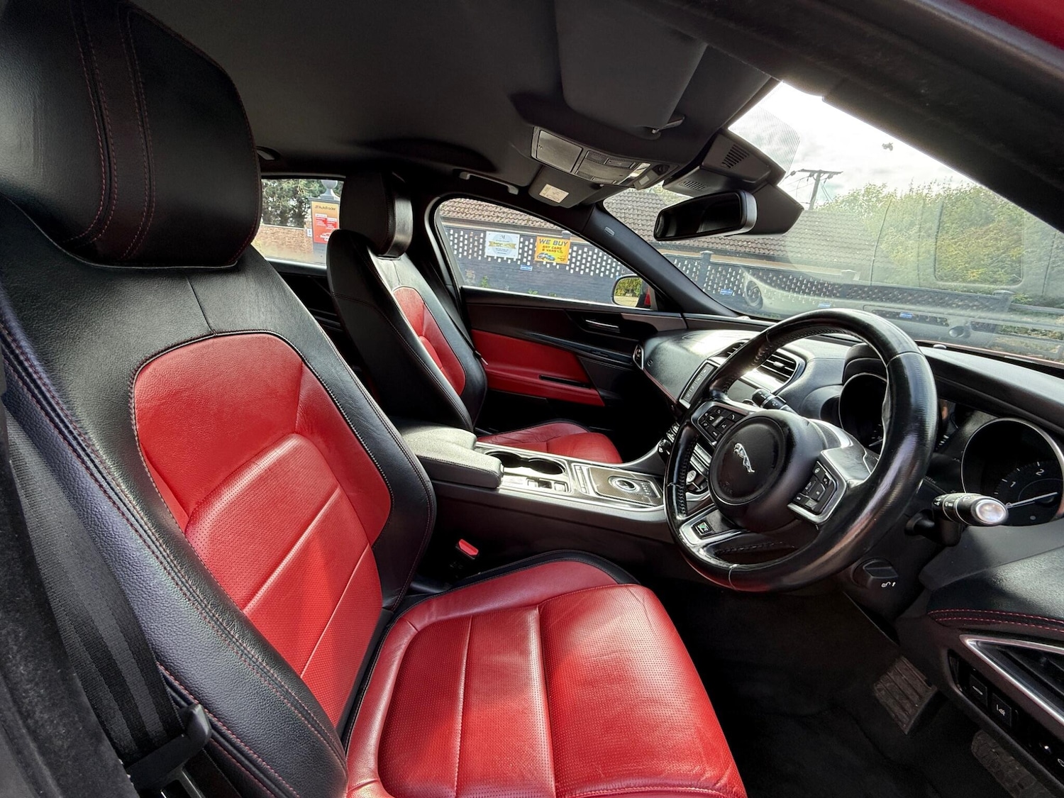 Used Jaguar XE 2016 for sale - 76107064: Photo 3