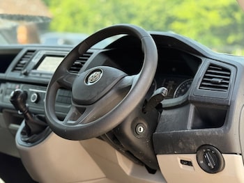 Used Volkswagen Transporter 2018 for sale - 78915516: Photo