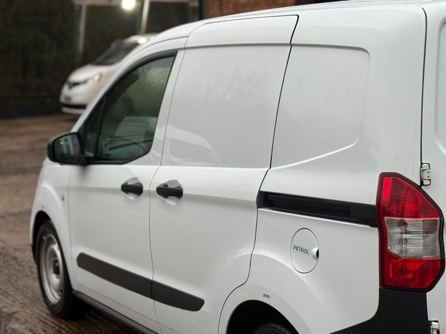 Used Ford Transit Courier 2020 for sale - 77336894: Photo 28