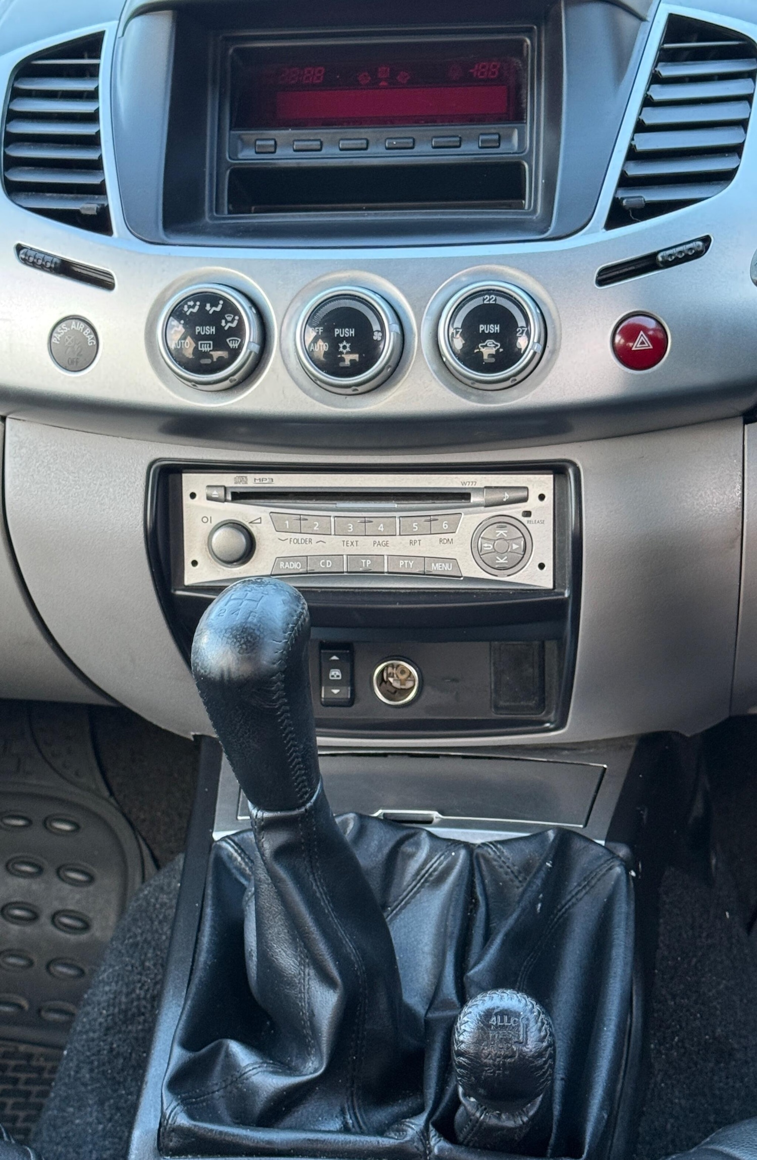 Used Mitsubishi L200 2012 for sale - 77002030: Photo 19