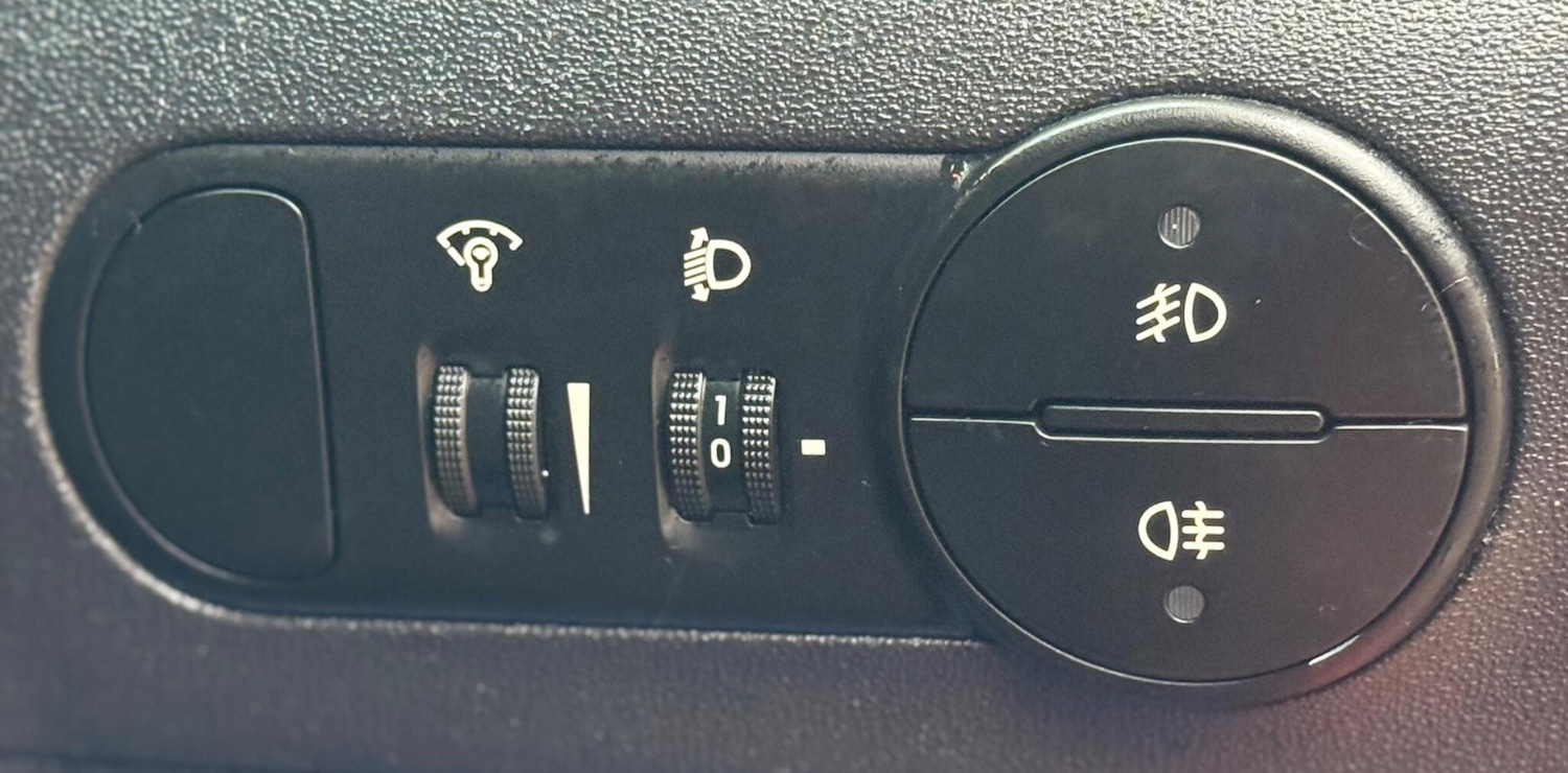 Used Hyundai i10 2009 for sale - 77408842: Photo 42