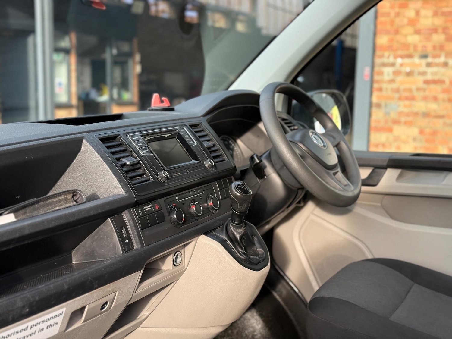 Used Volkswagen Transporter 2017 for sale - 77002043: Photo 11