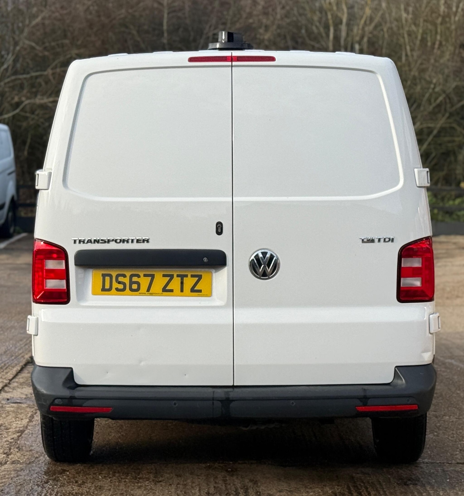 Used Volkswagen Transporter 2017 for sale - 77002043: Photo 3