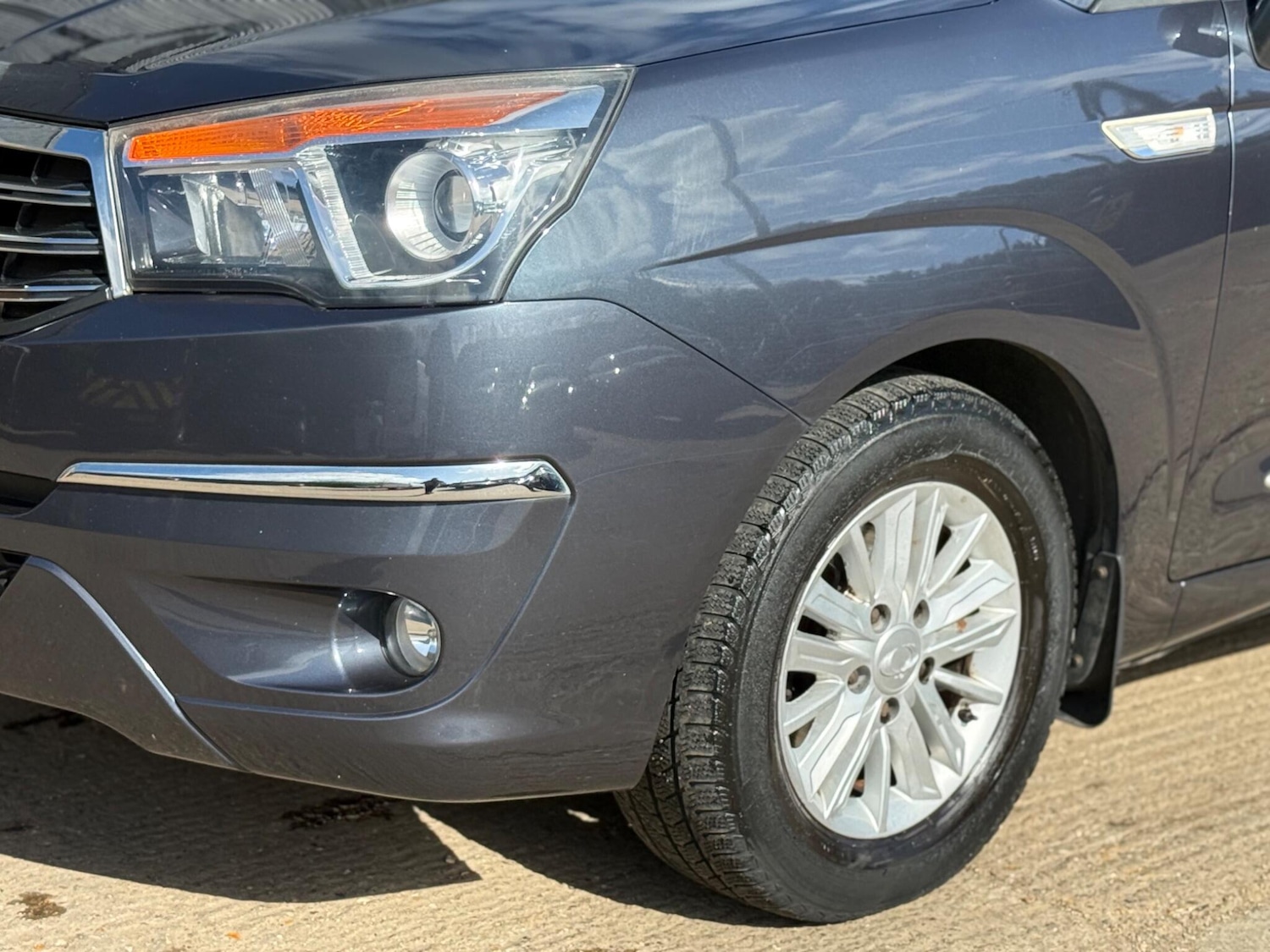 Used Ssangyong Turismo 2015 for sale - 78056019: Photo 25