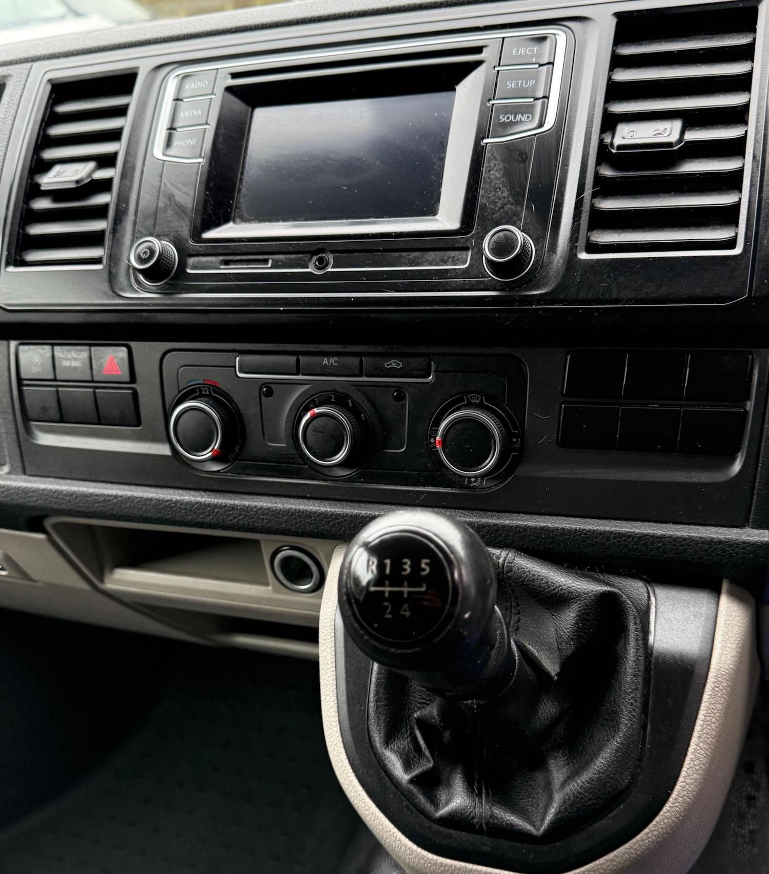 Used Volkswagen Transporter 2018 for sale - 77629457: Photo 20