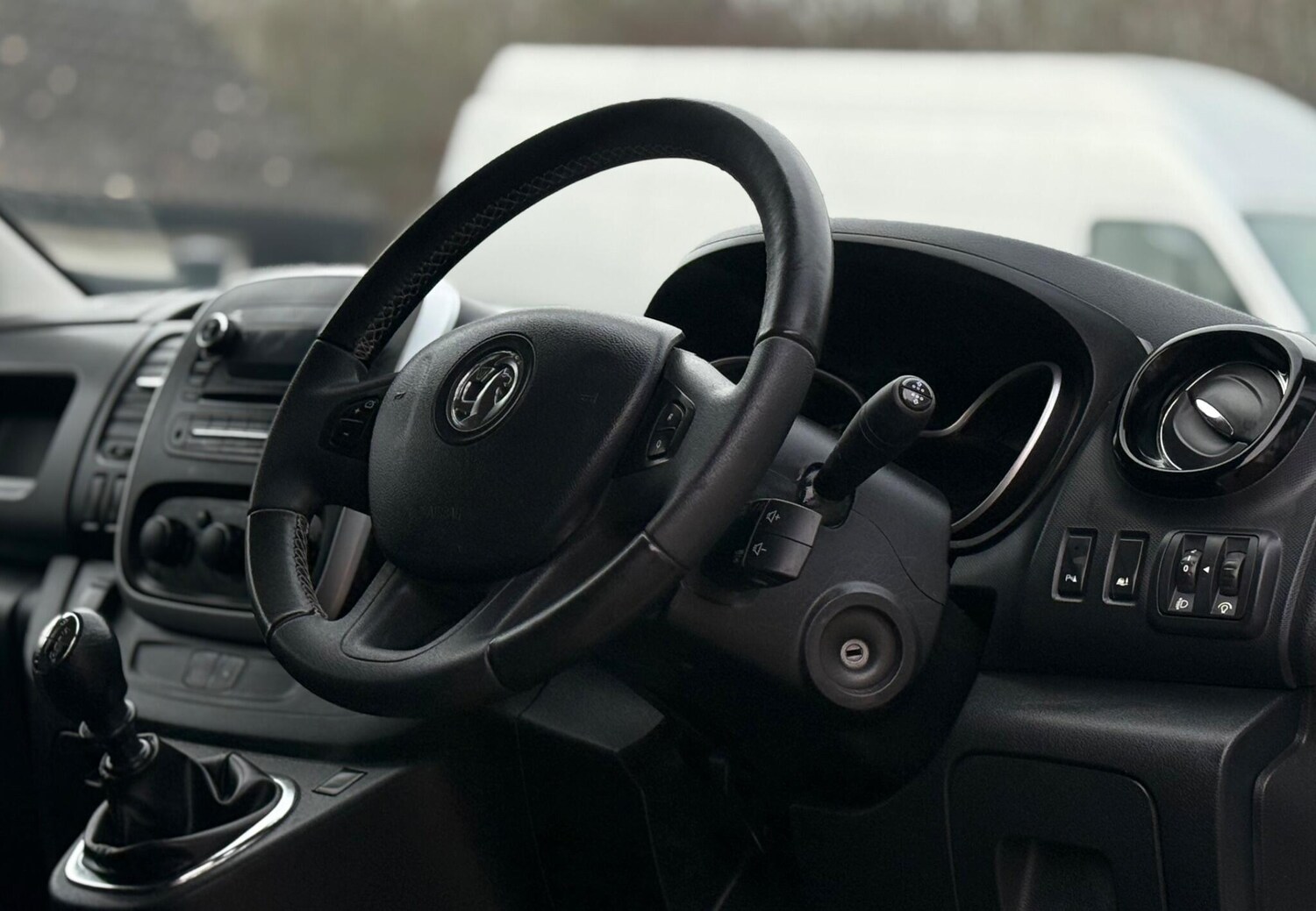 Used Vauxhall Vivaro 2015 for sale - 77431787: Photo 3