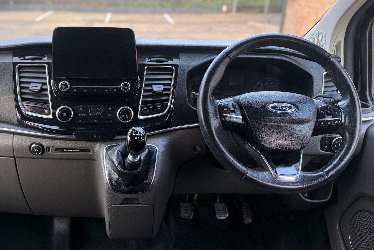 Used Ford Tourneo Custom 2018 for sale - 77012011: Photo 24