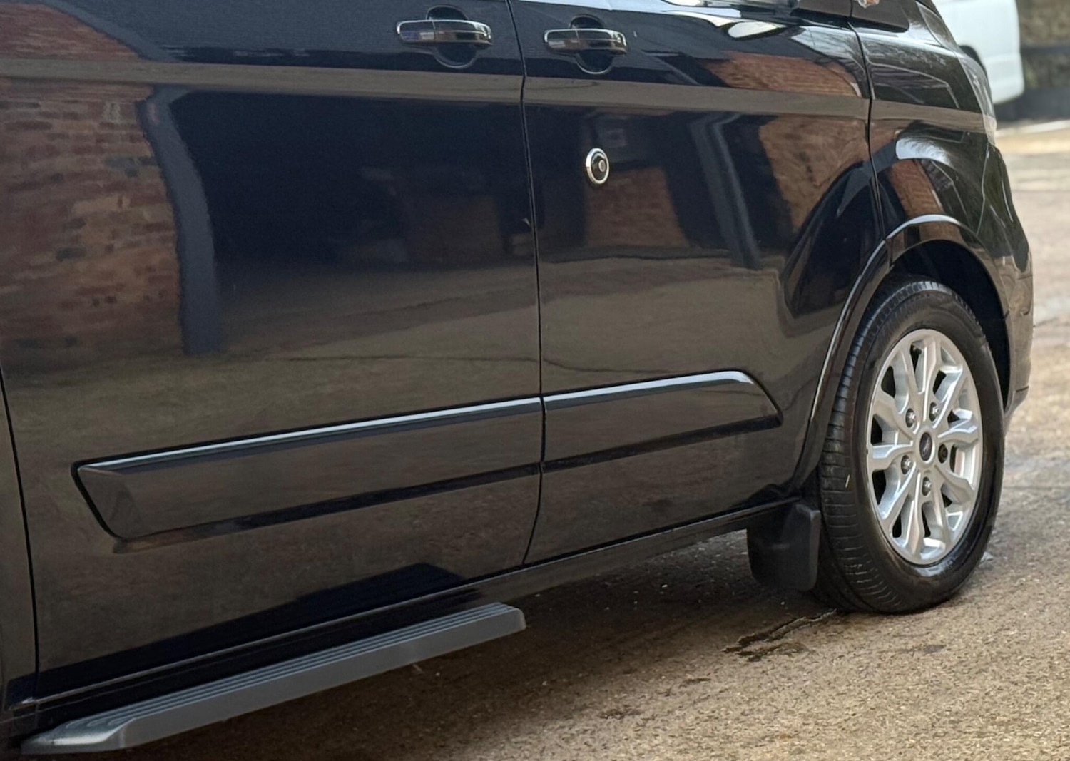 Used Ford Tourneo Custom 2018 for sale - 77012011: Photo 37