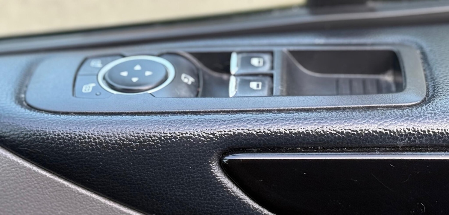 Used Ford Tourneo Custom 2018 for sale - 77012011: Photo 38