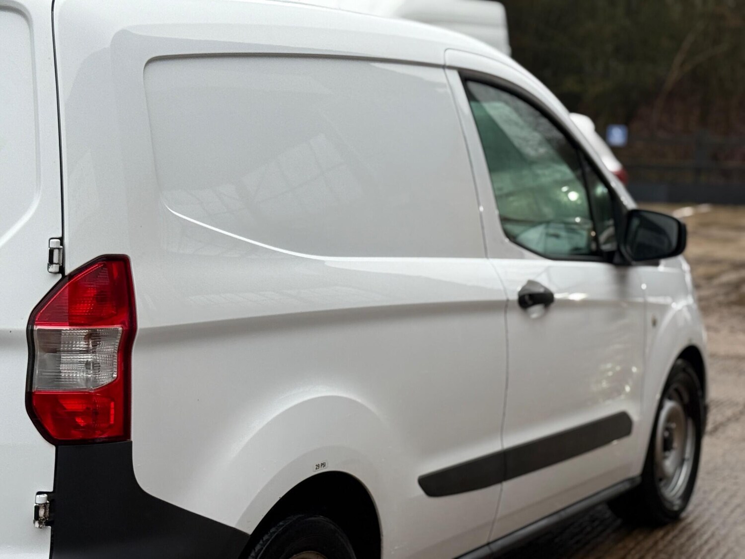 Used Ford Transit Courier 2020 for sale - 77336897: Photo 32