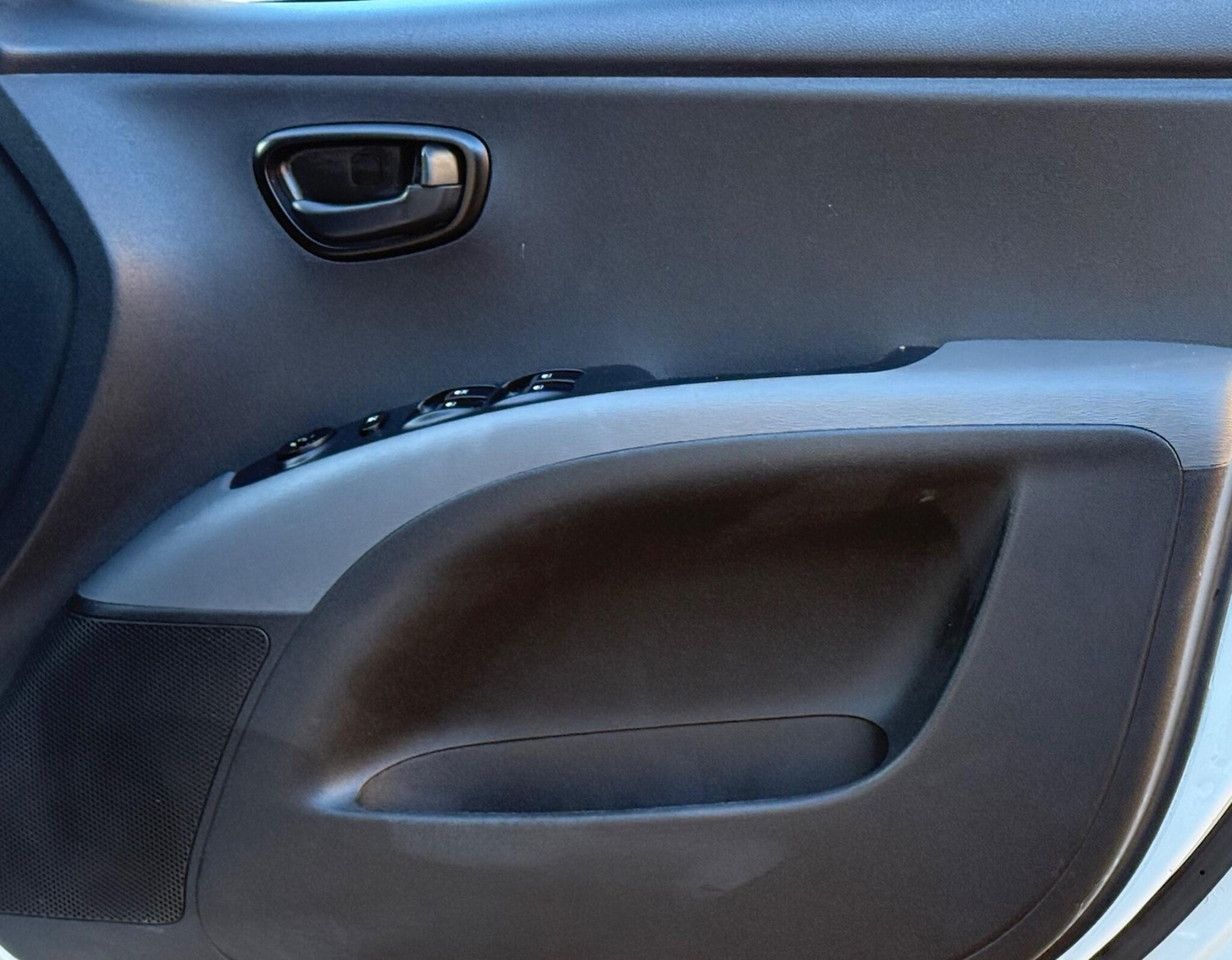 Used Hyundai i10 2012 for sale - 77236210: Photo 15