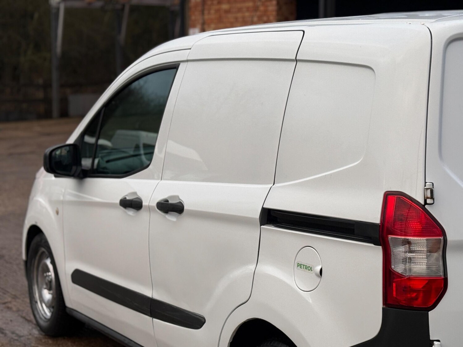 Used Ford Transit Courier 2020 for sale - 78132115: Photo 28