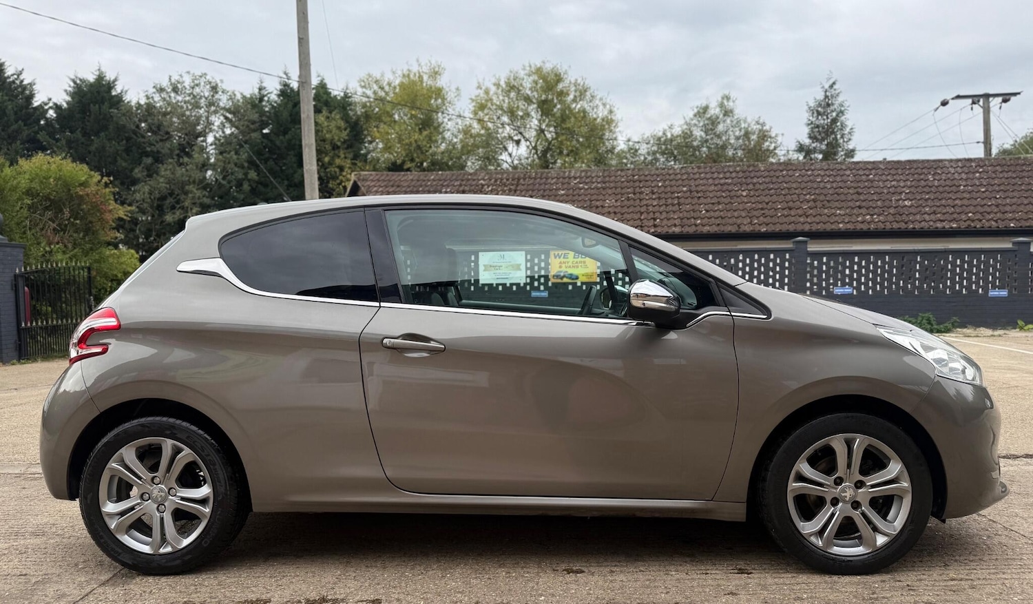 Used Peugeot 208 2015 for sale - 76174173: Photo 12