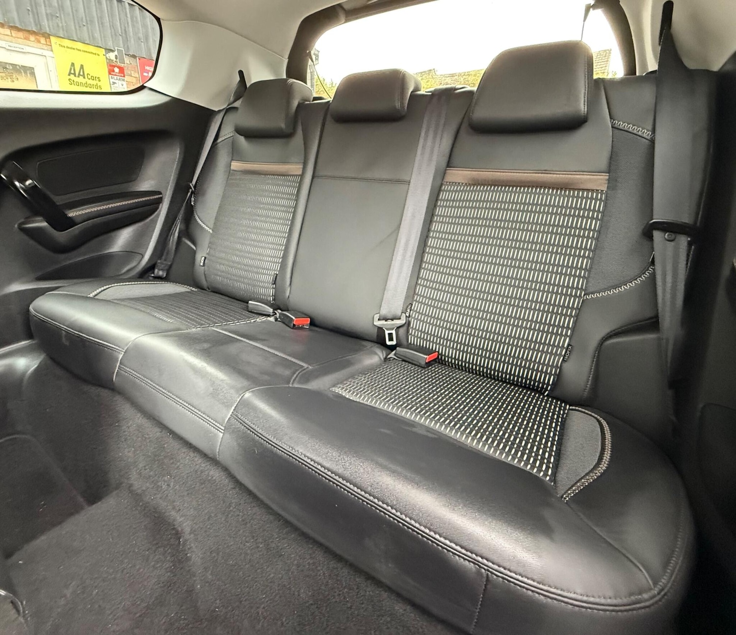 Used Peugeot 208 2015 for sale - 76174173: Photo 22