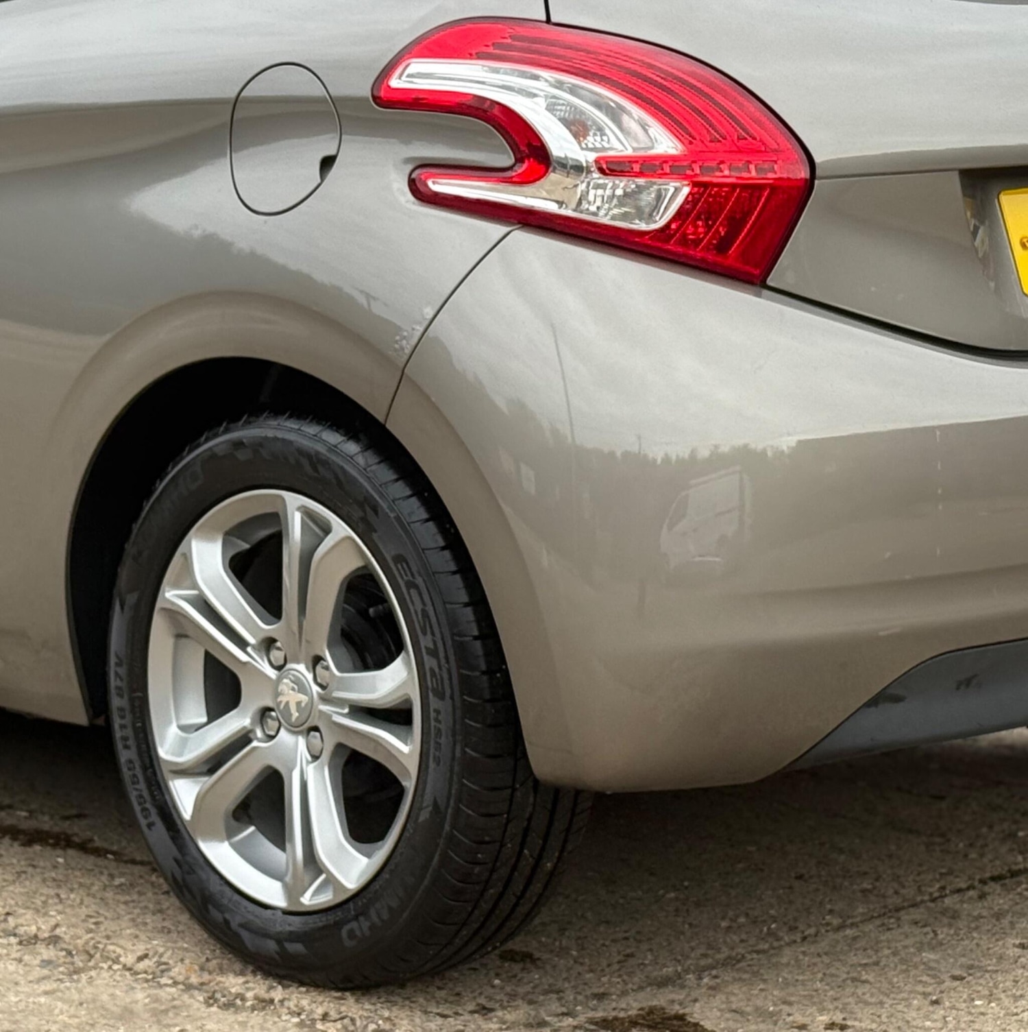 Used Peugeot 208 2015 for sale - 76174173: Photo 31