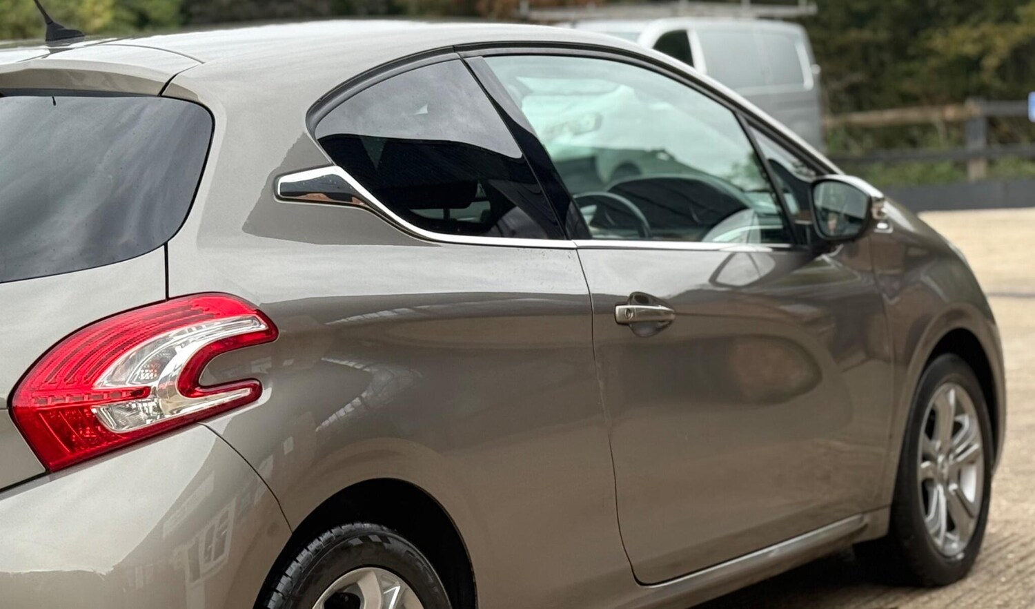 Used Peugeot 208 2015 for sale - 76174173: Photo 35