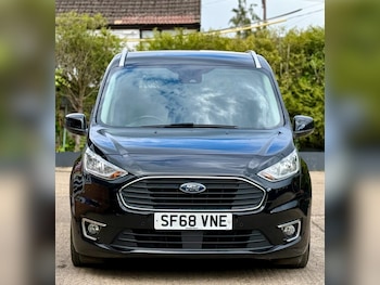 Used Ford Grand Tourneo Connect 2018 for sale - 78807411: Photo
