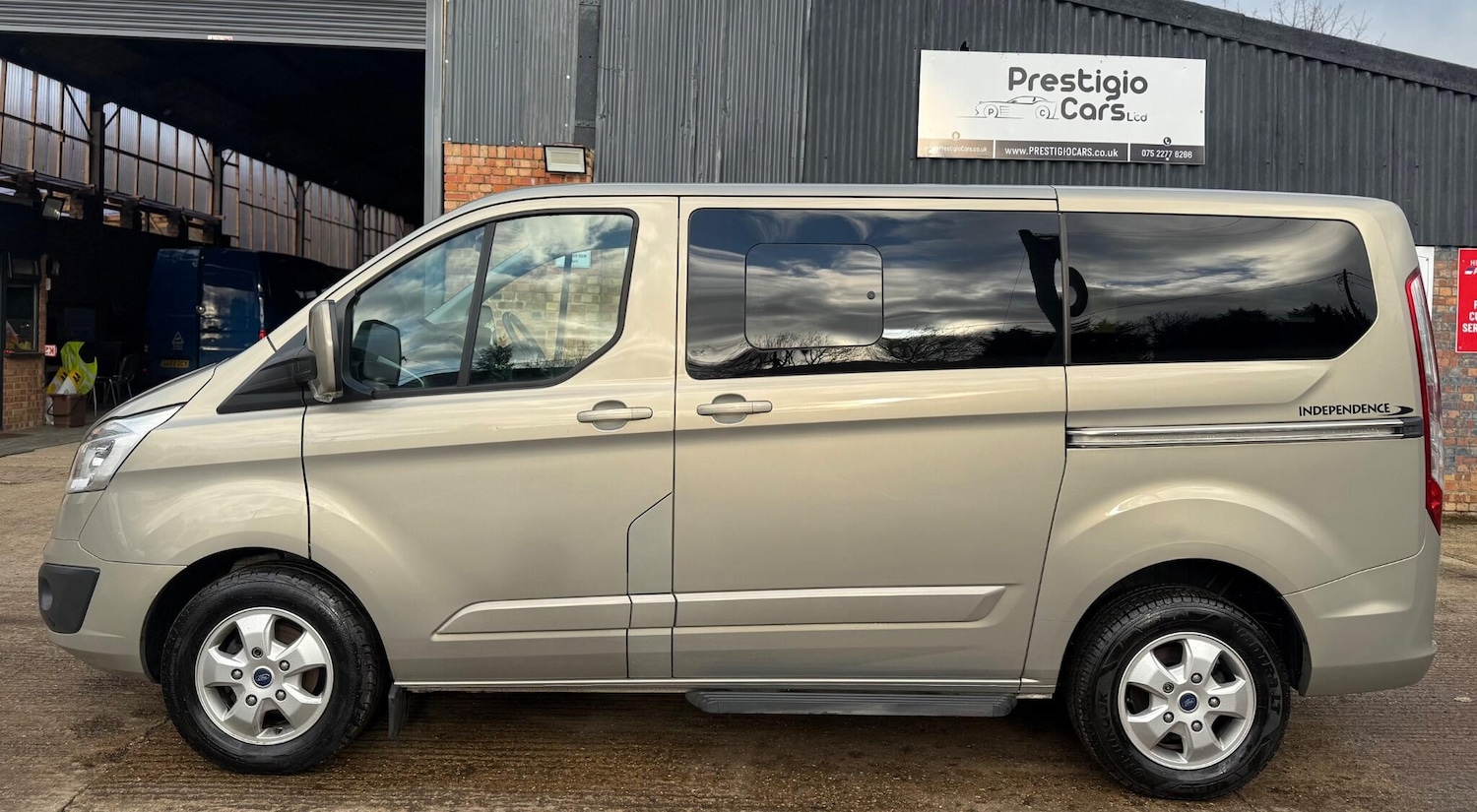 Used Ford Tourneo Custom 2017 for sale - 76697860: Photo 7