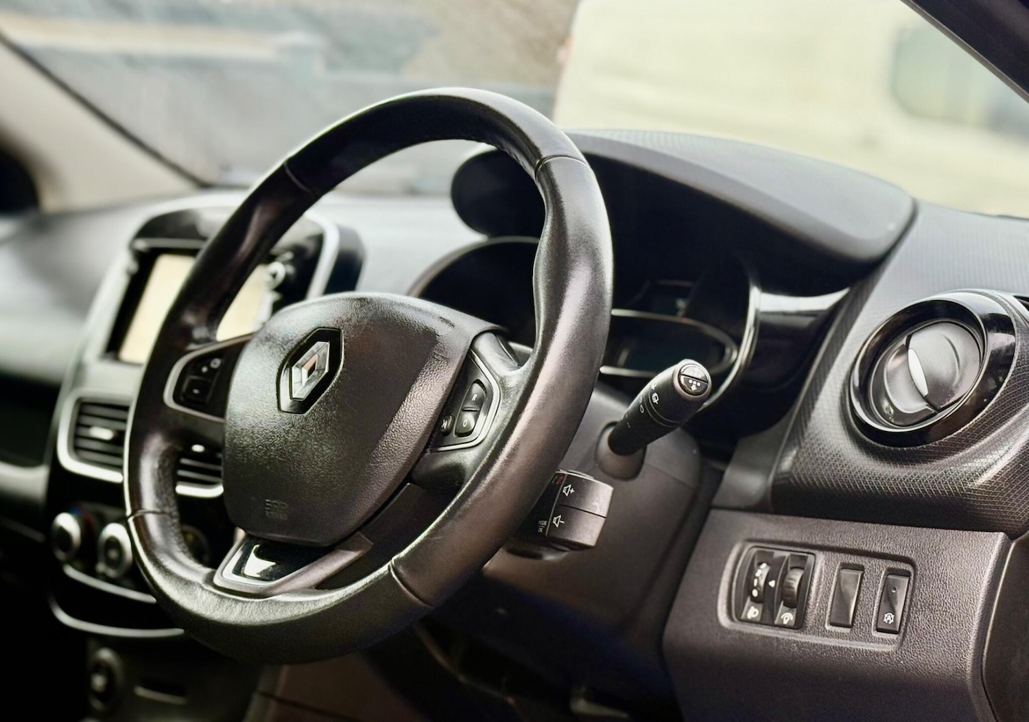 Used Renault Clio 2017 for sale - 77620330: Photo 13