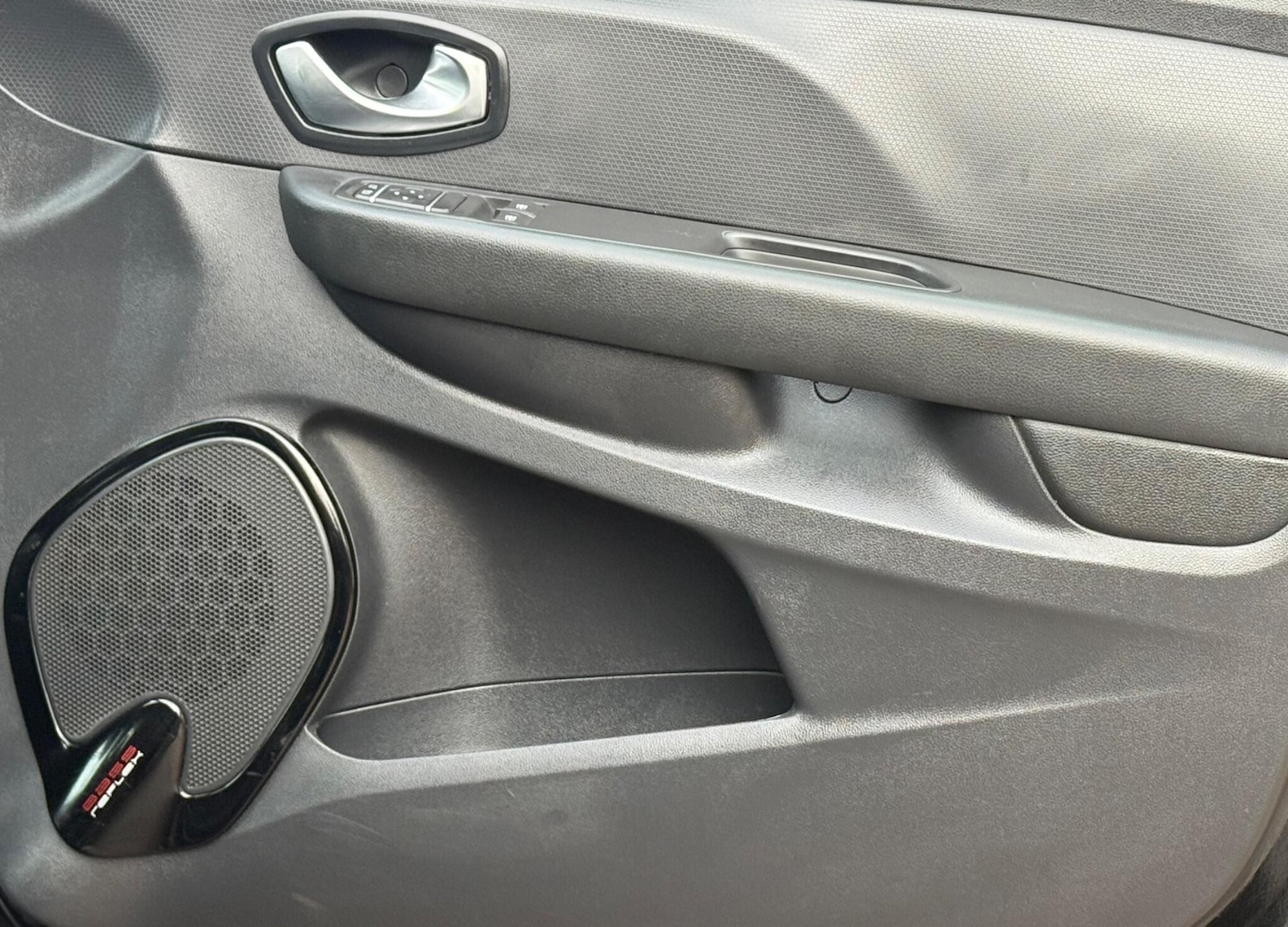 Used Renault Clio 2017 for sale - 77620330: Photo 15