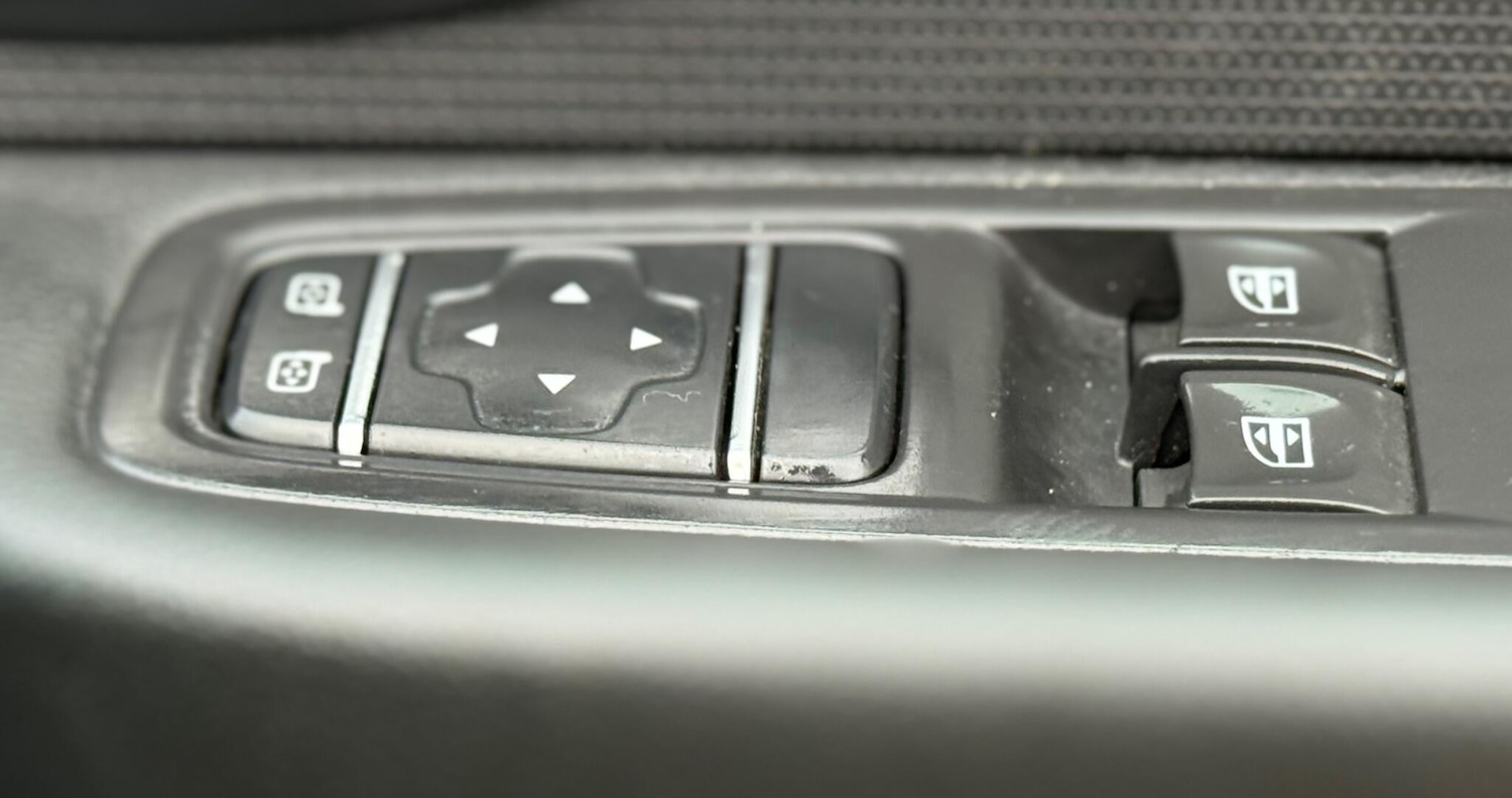 Used Renault Clio 2017 for sale - 77620330: Photo 40