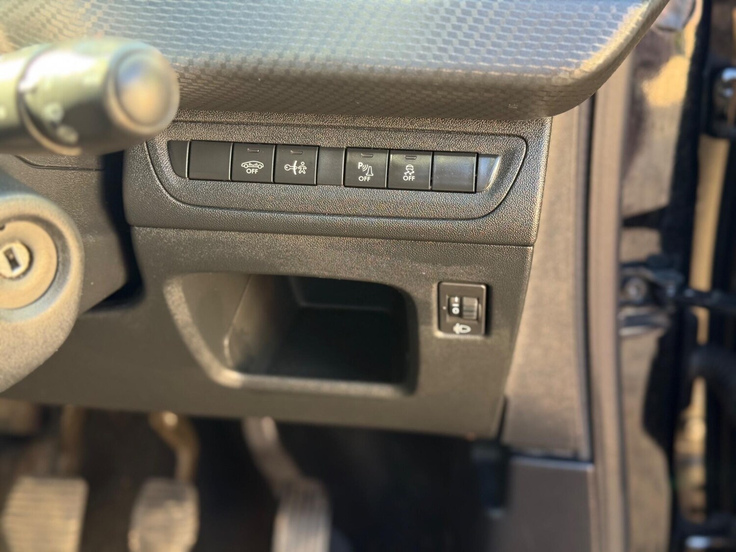 Used Peugeot 2008 2017 for sale - 77935467: Photo 49