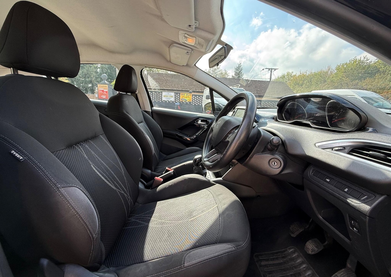 Used Peugeot 208 2013 for sale - 76128015: Photo 11
